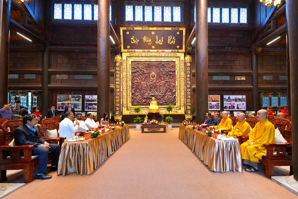 Liên Hoa Tịnh Cảnh - Bức tranh quý được GHPGVN chọn làm món quà tặng Tổng thống Sri Lanka